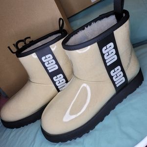 *SOLD* Uggs Clear Mini Waterproof boots